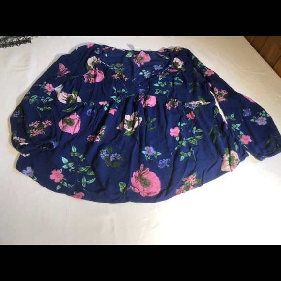 💋Old Navy Floral Top, Blouse. Size SP. $6 or 6 for $15 - Picture 3 of 4
